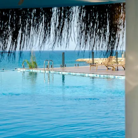 Albatros - Luxurioese Direkt Am - Pool - Golf Kharcha