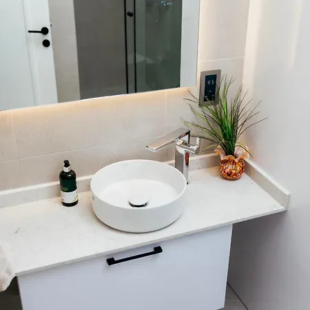 Albatros - Luxurioese Direkt Am - Pool - Golf Apartman *